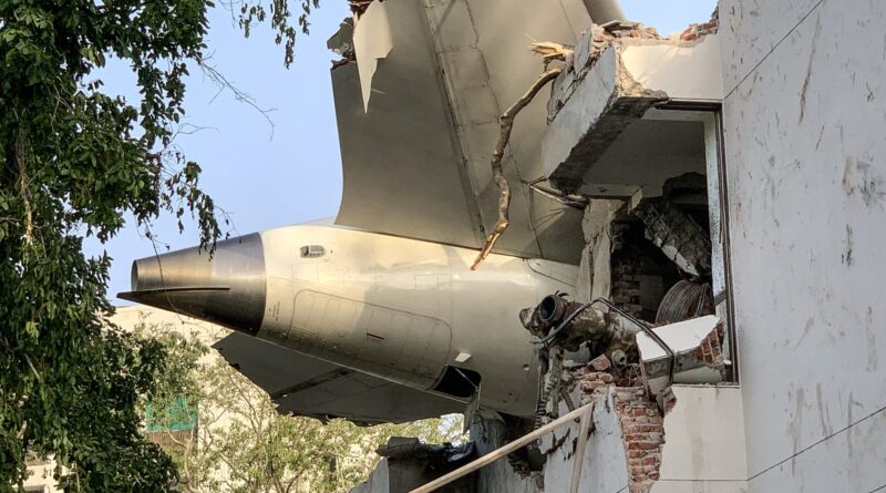 "حادث سقوط الطائرة الهندية" تفاصيل تحطم طائرة الخطوط الجوية الهندية في أحمد آباد
